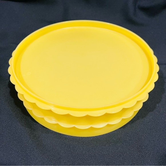 NEW! - Tupperware Round Cake Taker with FREE Pie Stackable (LAST one) - Picture 12 of 16
